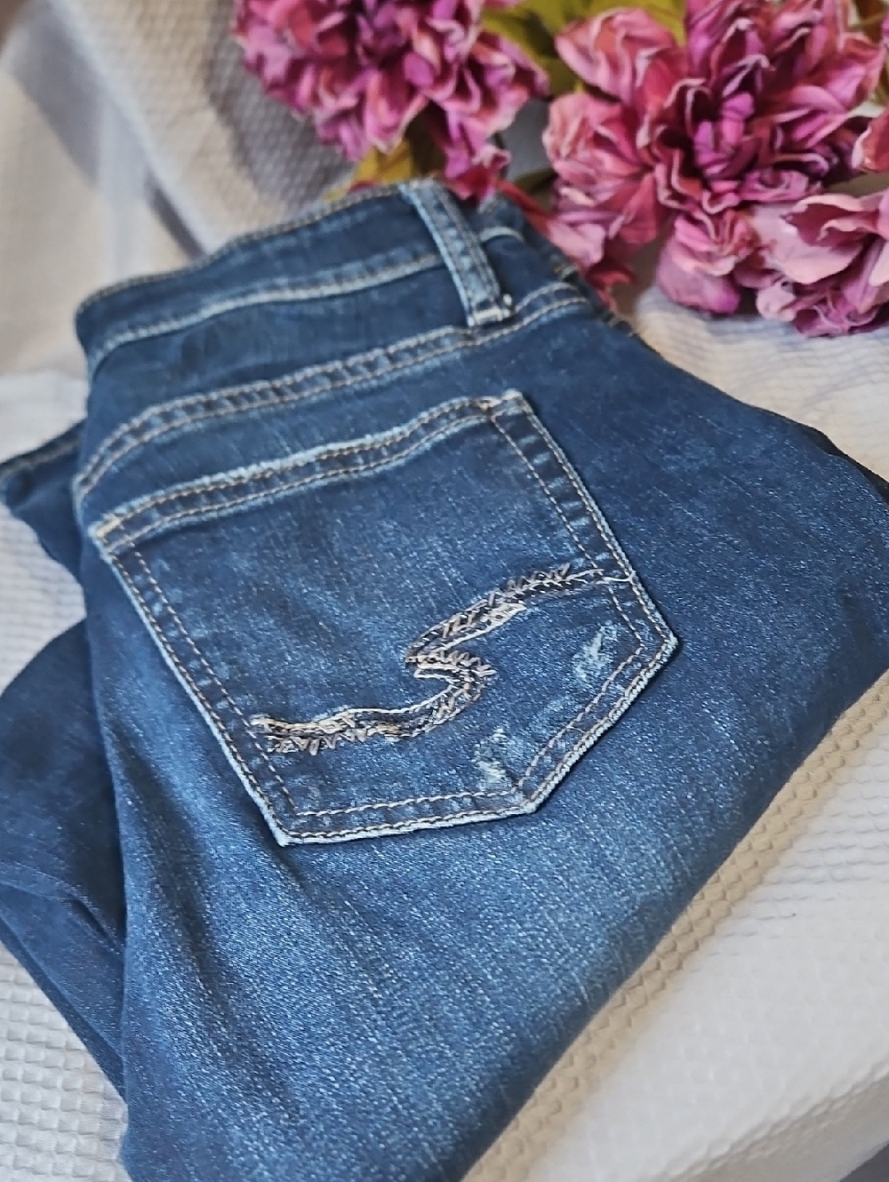 Silver Jeans Dark Blue Skinny Jeans with Distressed Pocket Boyfriend 26/29 EUC